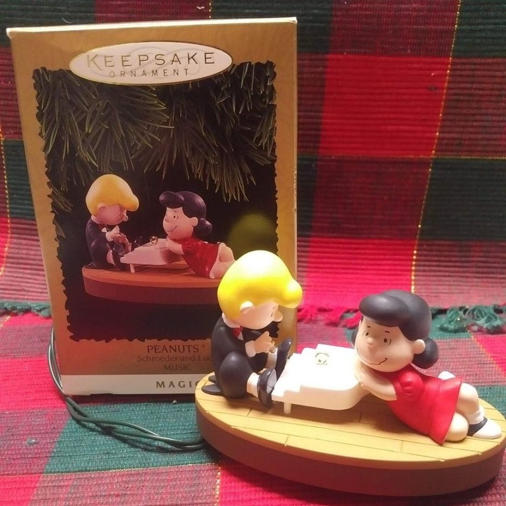 Vintage Hallmark Keepsake Ornament Magic Peanuts Schroeder And Lucy Music 1996
